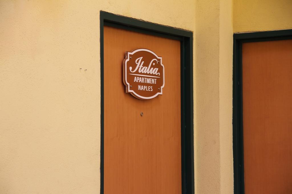 Italia Apartment Napoli Bagian luar foto