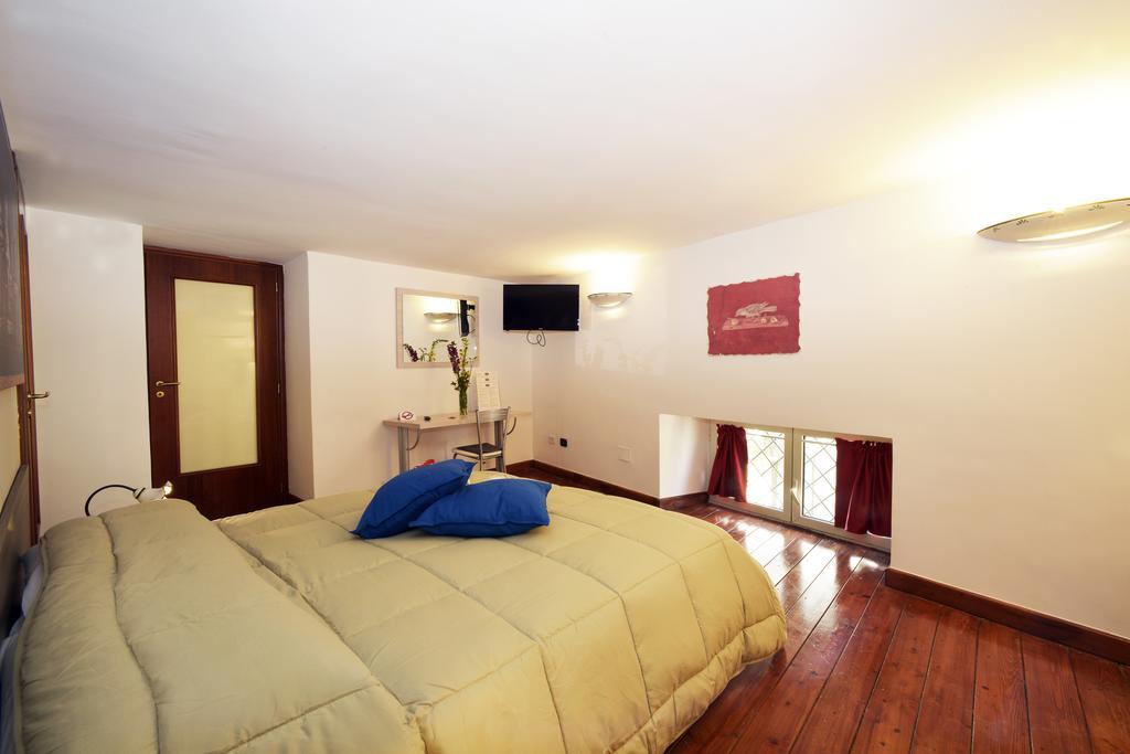 Italia Apartment Napoli Bagian luar foto