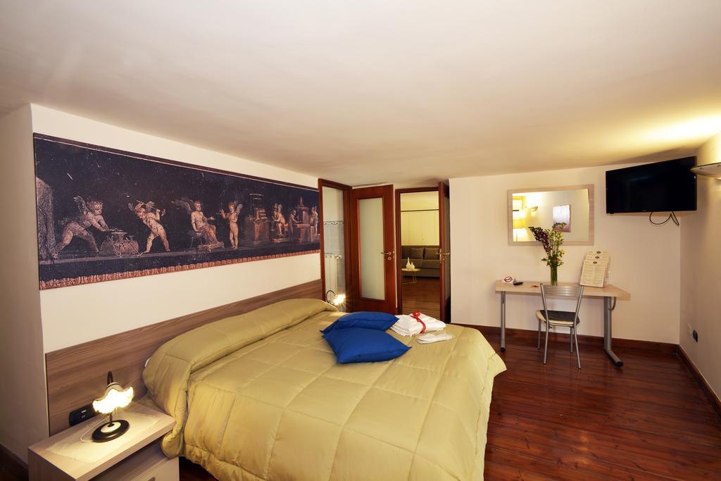 Italia Apartment Napoli Bagian luar foto