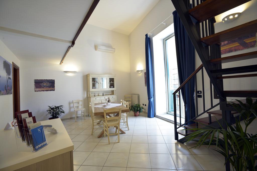 Italia Apartment Napoli Bagian luar foto