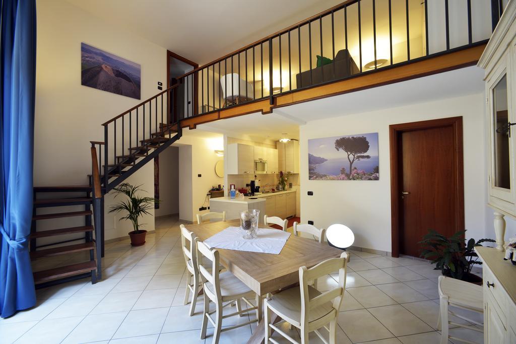 Italia Apartment Napoli Bagian luar foto