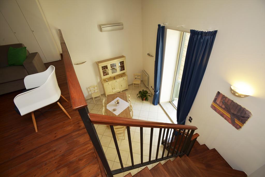 Italia Apartment Napoli Bagian luar foto