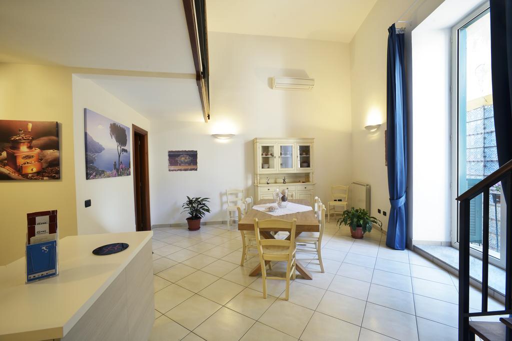 Italia Apartment Napoli Bagian luar foto